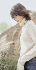 女明星田沅秋季户外田野唯美朦胧感写真图片