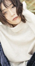 女明星田沅秋季户外田野唯美朦胧感写真图片