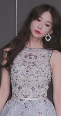 林志玲优雅翎羽装连衣裙 唯美仙气高挑写真图片