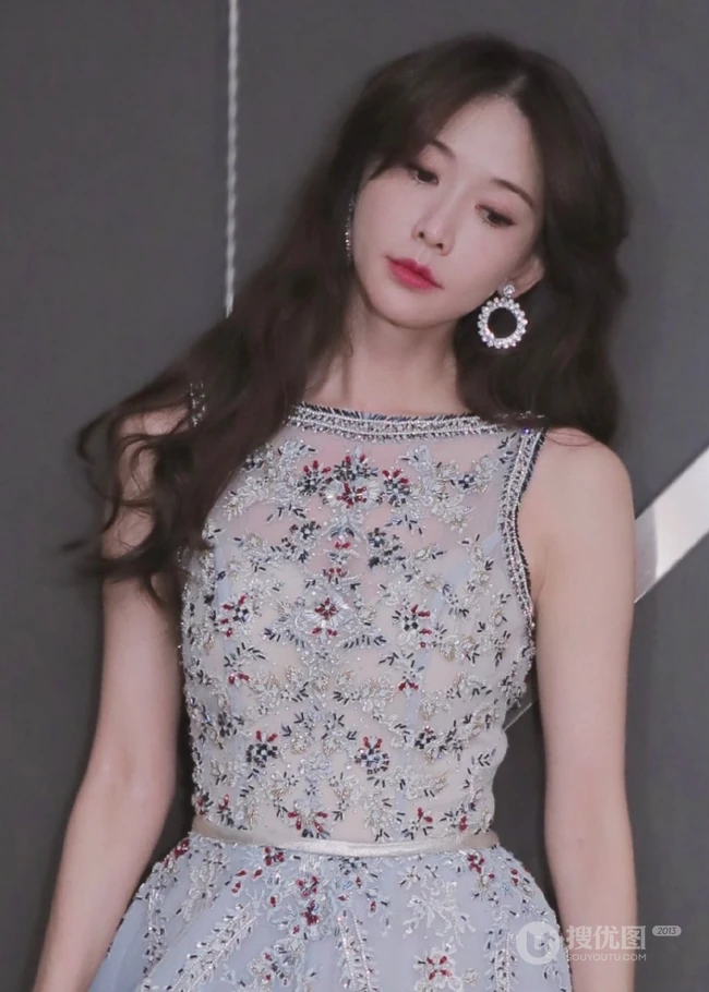 林志玲优雅翎羽装连衣裙 唯美仙气高挑写真图片