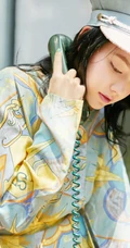 李诗颖花裙戴帽现身某杂院美拍图片，娇柔可爱线条感诱人