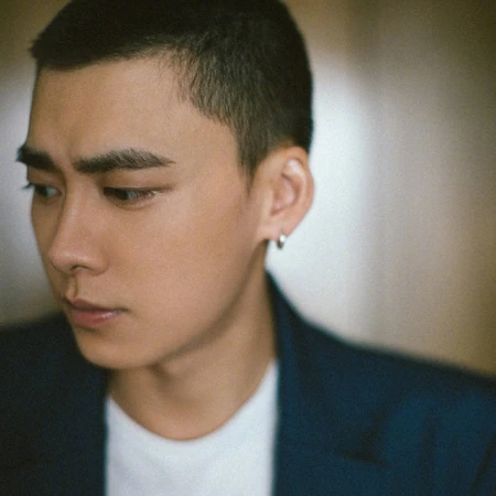 清爽帅气的小平头，明星型男李易峰平头造型搭西装超有型