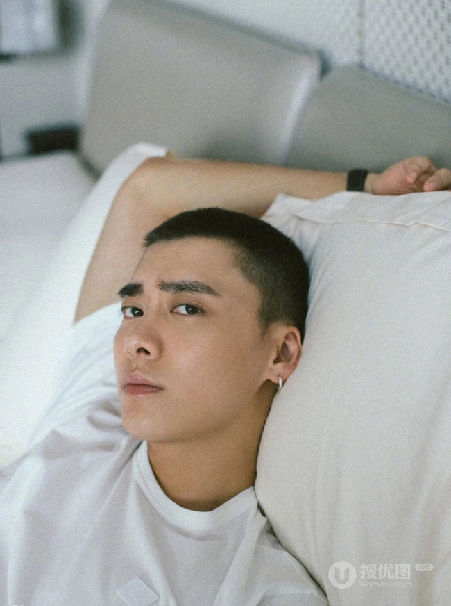 清爽帅气的小平头，明星型男李易峰平头造型搭西装超有型 第3张