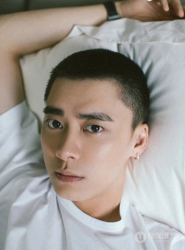 清爽帅气的小平头，明星型男李易峰平头造型搭西装超有型 第5张