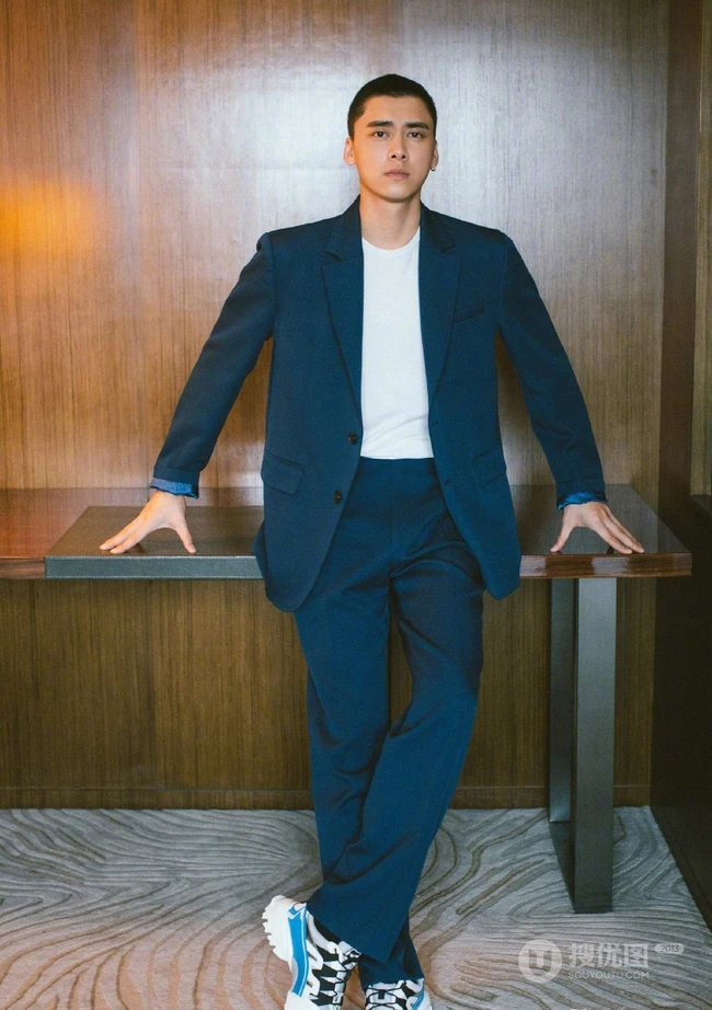 清爽帅气的小平头，明星型男李易峰平头造型搭西装超有型 第6张