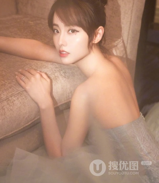 张嘉倪轻纱礼裙露背装长裙 气质唯美大秀美背写真图片