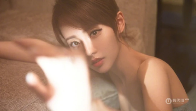 张嘉倪轻纱礼裙露背装长裙 气质唯美大秀美背写真图片