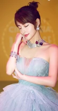 张嘉倪轻纱礼裙露背装长裙 气质唯美大秀美背写真图片