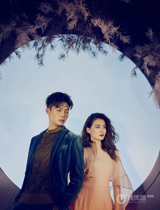 徐璐、张铭恩《时尚新娘》杂志写真大片，恩爱甜蜜又浪漫