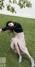 王媛可登《瑞丽》服饰美容杂志写真大片，时尚知性而优雅