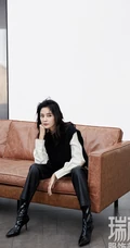 王媛可登《瑞丽》服饰美容杂志写真大片，时尚知性而优雅