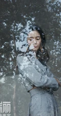 王媛可登《瑞丽》服饰美容杂志写真大片，时尚知性而优雅