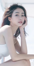 气质可爱女生佳人海上游轮写真，肩带连体泳装显苗条身材