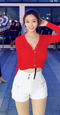 韩国气质女生朴有珍气质短裤系列写真，生活照片图集一