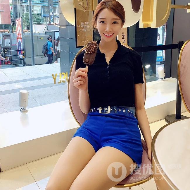 韩国气质女生朴有珍气质短裤系列写真，生活照片图集一