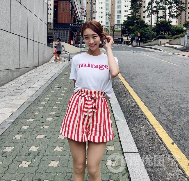 韩国气质女生朴有珍气质短裤系列写真，生活照片图集一