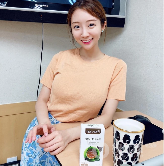 韩国匀称女生朴有珍气质连衣短裙系列写真，生活照图集二