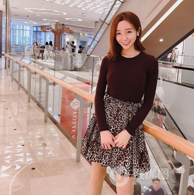韩国匀称女生朴有珍气质连衣短裙系列写真，生活照图集二