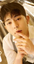 吊带裤型男&ldquo;邓伦&rdquo;个人写真手机壁纸，演绎来自上世纪的绅士