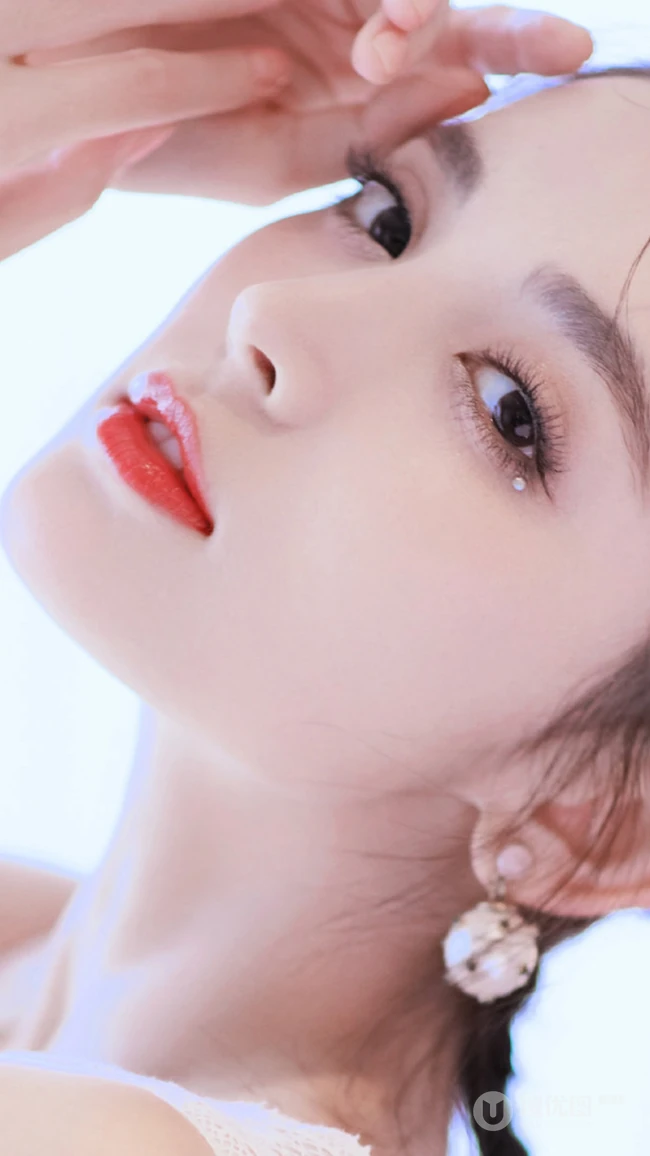 新疆美女明星古力娜扎浓妆私房 高清近照写真壁纸