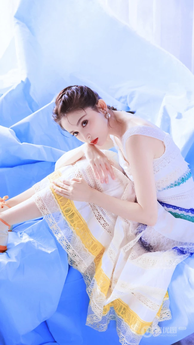 新疆美女明星古力娜扎浓妆私房 高清近照写真壁纸