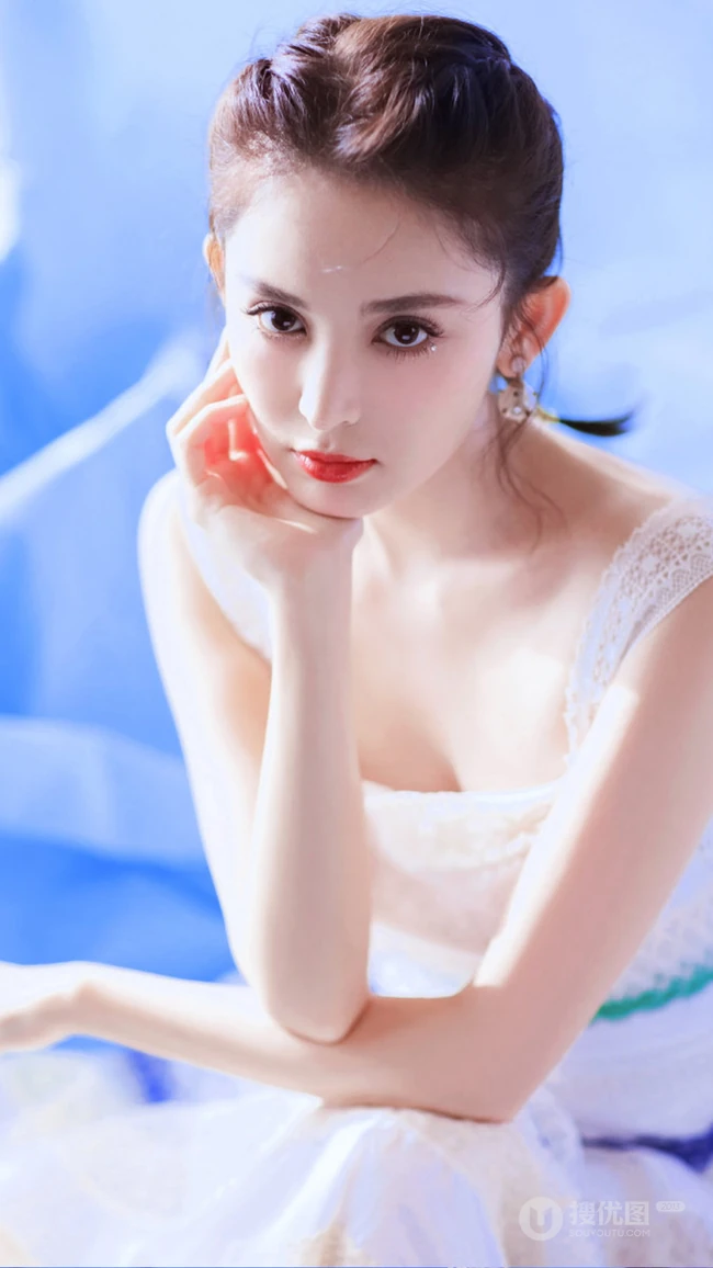 新疆美女明星古力娜扎浓妆私房 高清近照写真壁纸