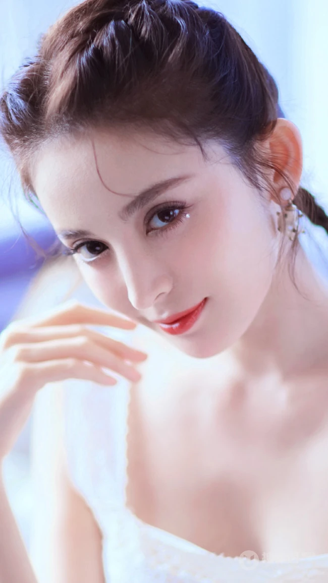 新疆美女明星古力娜扎浓妆私房 高清近照写真壁纸