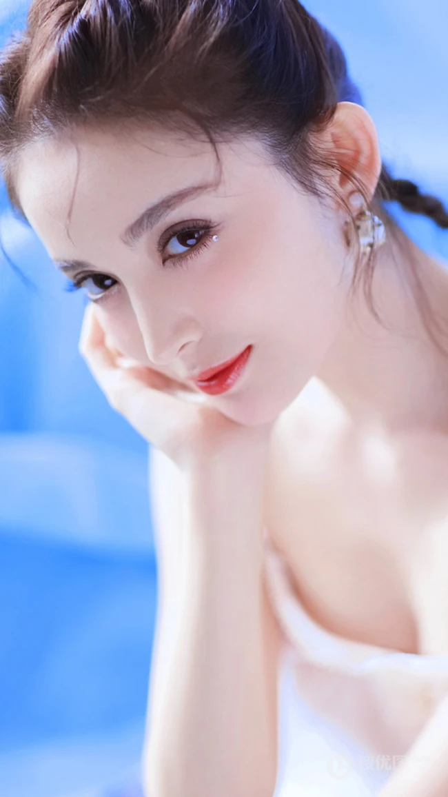 新疆美女明星古力娜扎浓妆私房 高清近照写真壁纸