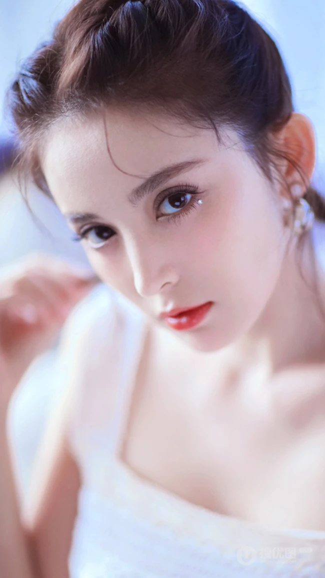 新疆美女明星古力娜扎浓妆私房 高清近照写真壁纸