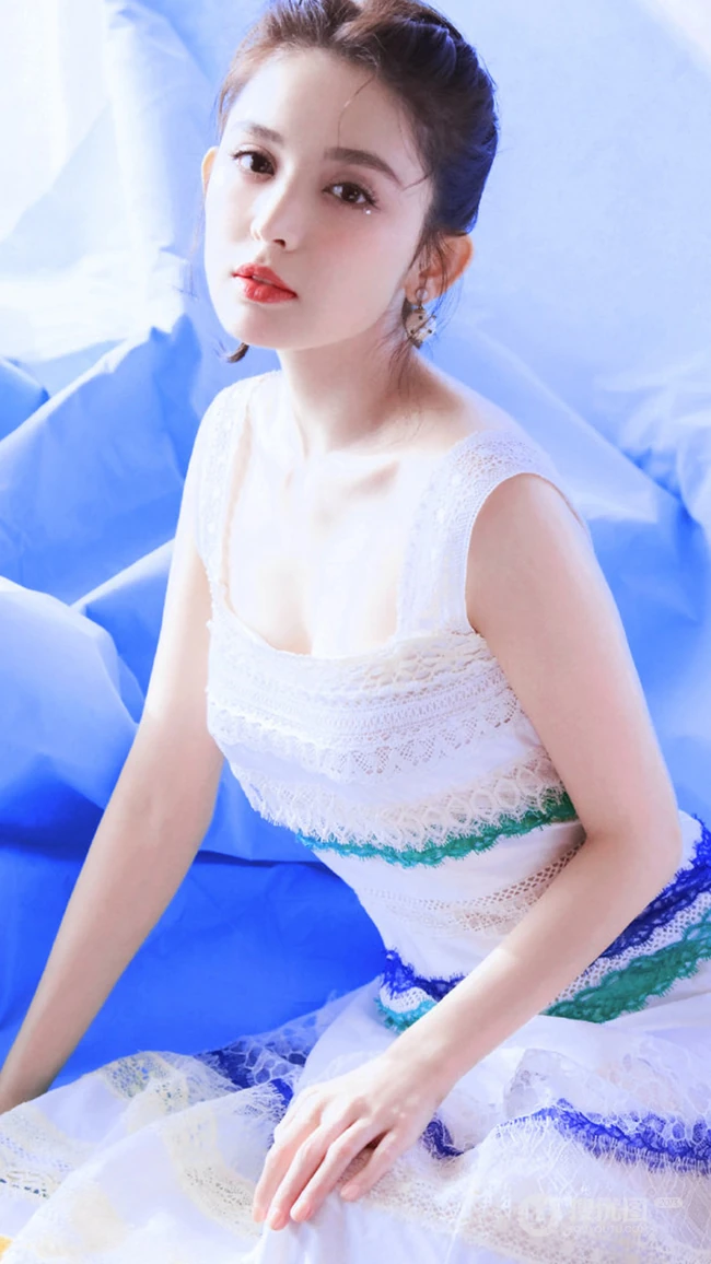新疆美女明星古力娜扎浓妆私房 高清近照写真壁纸