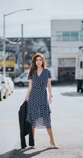 SHE成员&ldquo;任家萱&rdquo;台湾街道，海边的写真手机壁纸