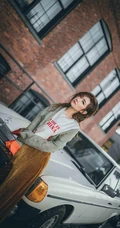 SHE成员&ldquo;任家萱&rdquo;台湾街道，海边的写真手机壁纸