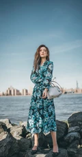 SHE成员&ldquo;任家萱&rdquo;台湾街道，海边的写真手机壁纸