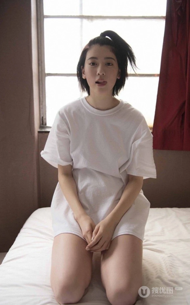 日本影星三吉彩花吊带白背心个人人物写真手机壁纸