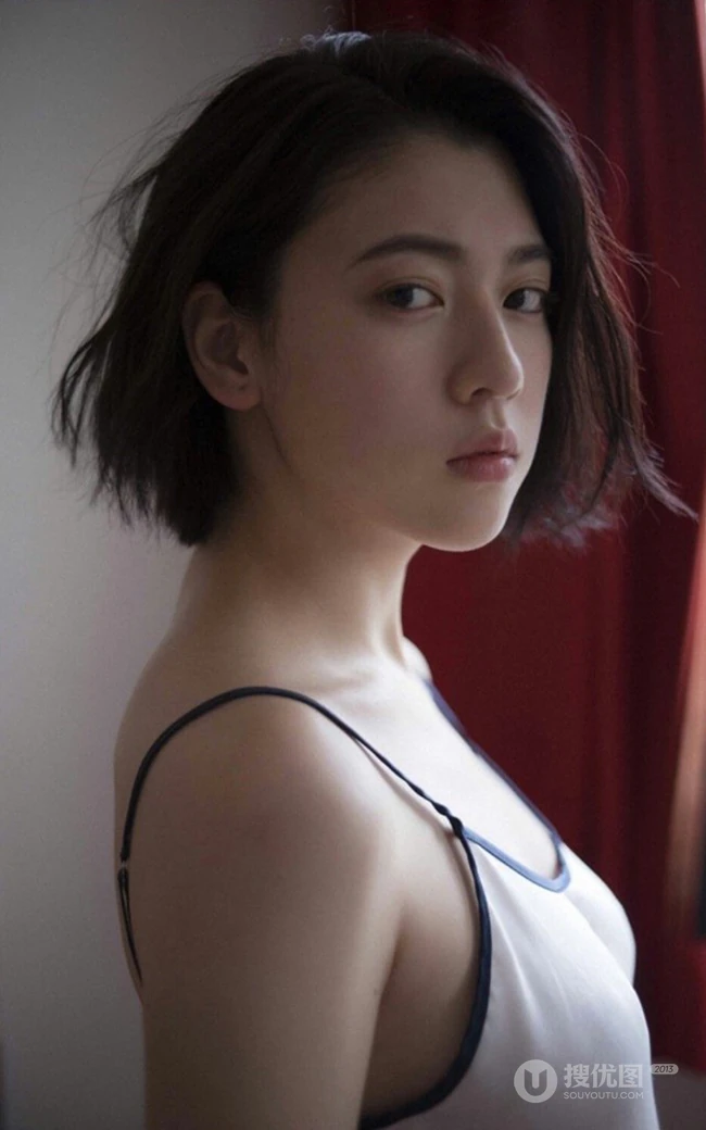 日本影星三吉彩花吊带白背心个人人物写真手机壁纸