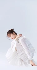 美女胡冰卿丸子头网格透气褶子长裙写真壁纸 看着好清纯