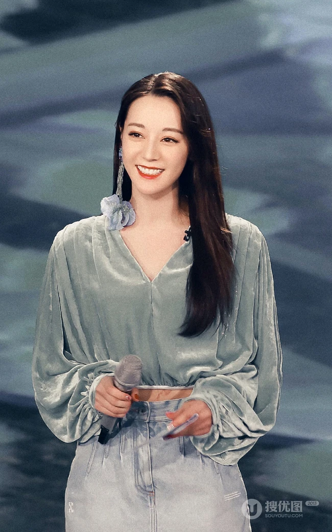 女星迪丽热巴个人街拍手机壁纸整理合集