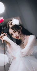 美女鞠婧祎的玫瑰情缘，鞠婧祎与玫瑰的写真手机壁纸