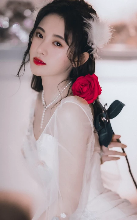 美女鞠婧祎的玫瑰情缘，鞠婧祎与玫瑰的写真手机壁纸