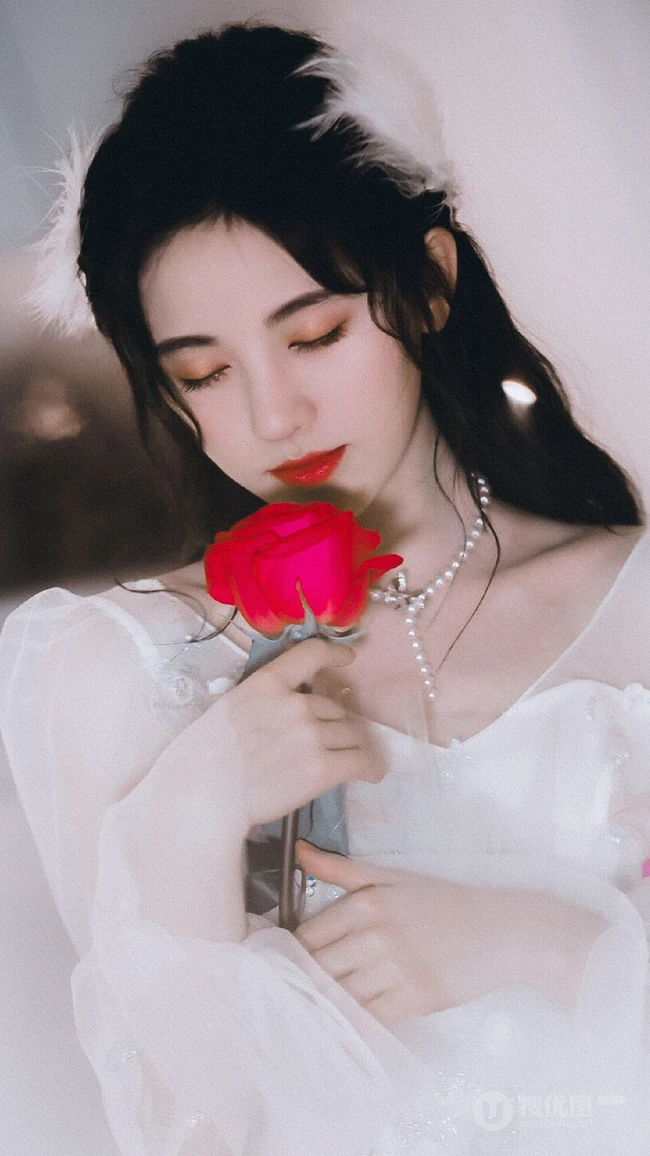 美女鞠婧祎的玫瑰情缘，鞠婧祎与玫瑰的写真手机壁纸