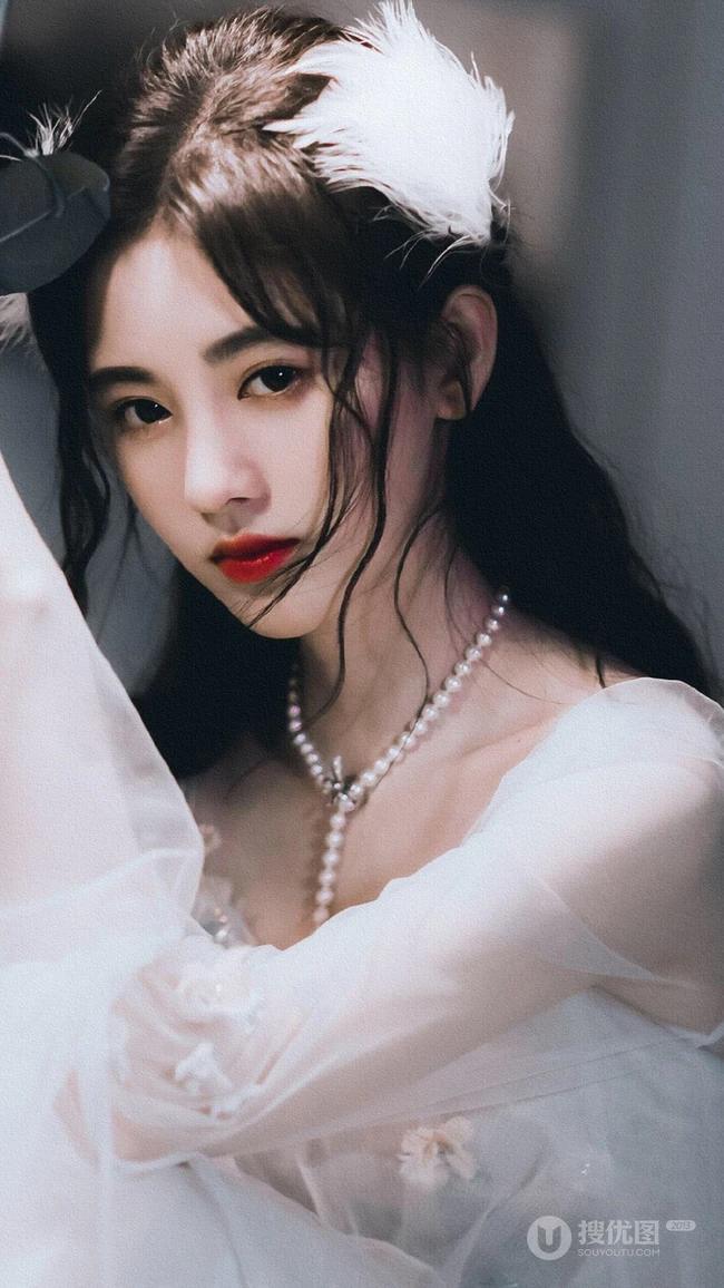 美女鞠婧祎的玫瑰情缘，鞠婧祎与玫瑰的写真手机壁纸