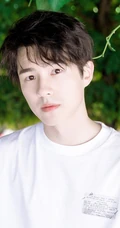 阳光型男刘昊然欧洲之行随拍手机壁纸 好清爽