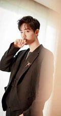 你们的肖战来啦！人气明星肖战西服造型个人手机壁纸图片