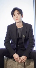 你们的肖战来啦！人气明星肖战西服造型个人手机壁纸图片