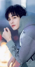 型男宋威龙秋季卫衣大头像近照写真壁纸图片