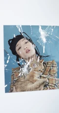 纯情女星周冬雨全新朋克小辫子造型手机壁纸 好抢眼