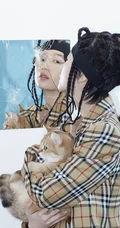 纯情女星周冬雨全新朋克小辫子造型手机壁纸 好抢眼