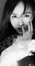 长发美女明星唐嫣单色调近照写真手机壁纸