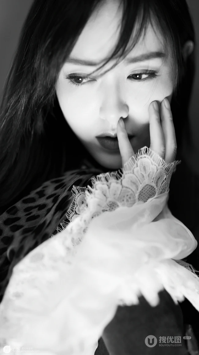 长发美女明星唐嫣单色调近照写真手机壁纸