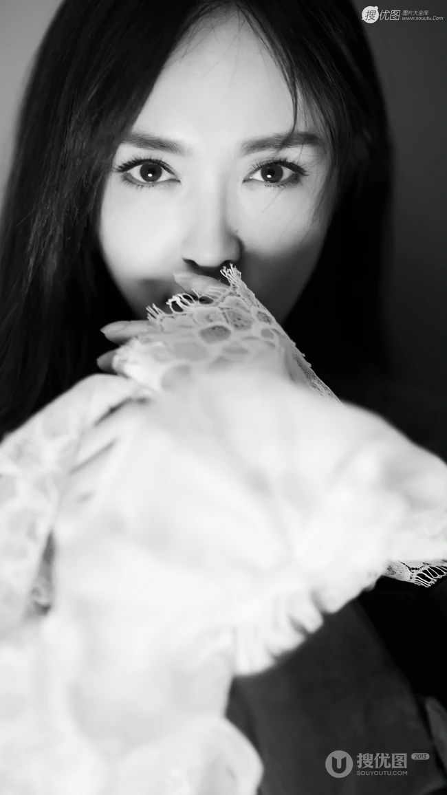 长发美女明星唐嫣单色调近照写真手机壁纸